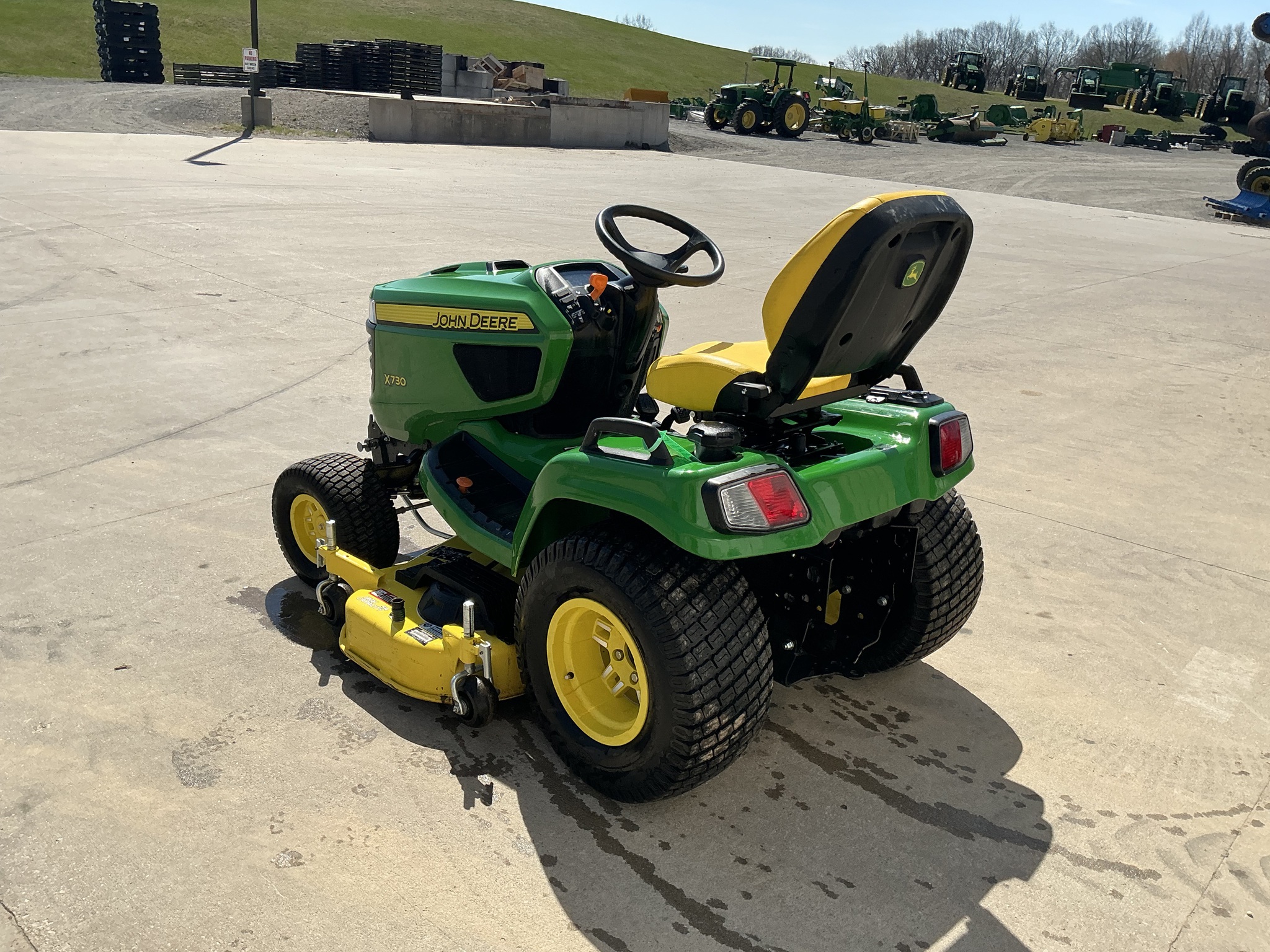 2021 John Deere X730 Image 4