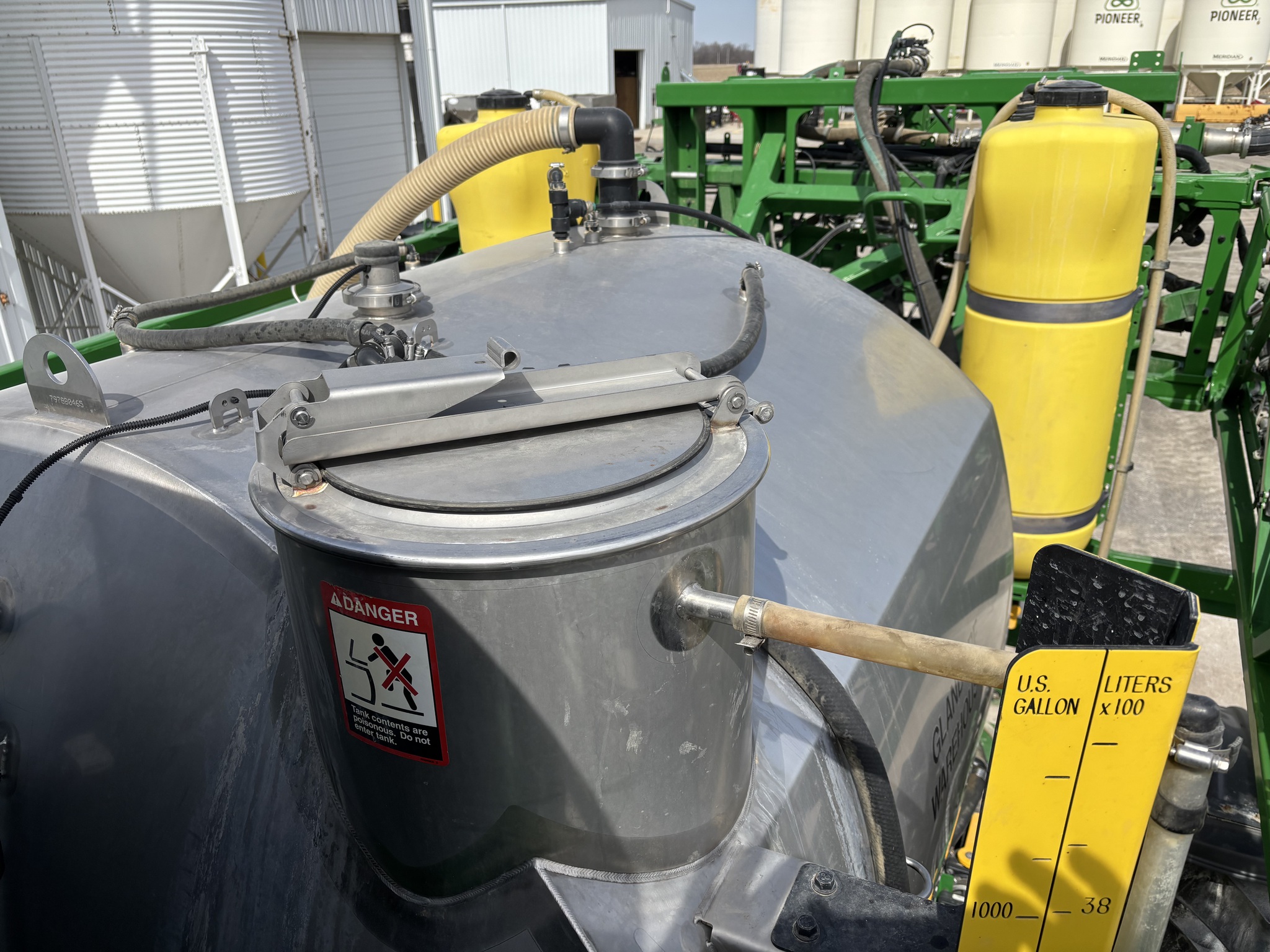 2021 John Deere R4038 Image 17