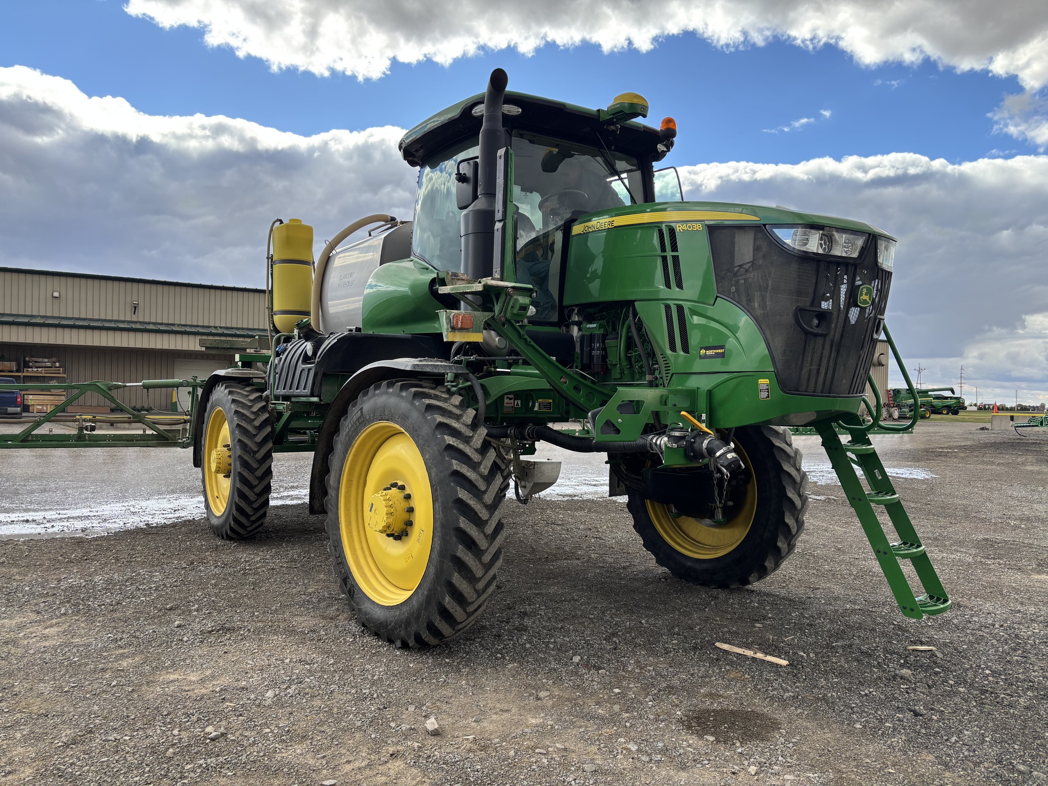 2021 John Deere R4038 Image 9