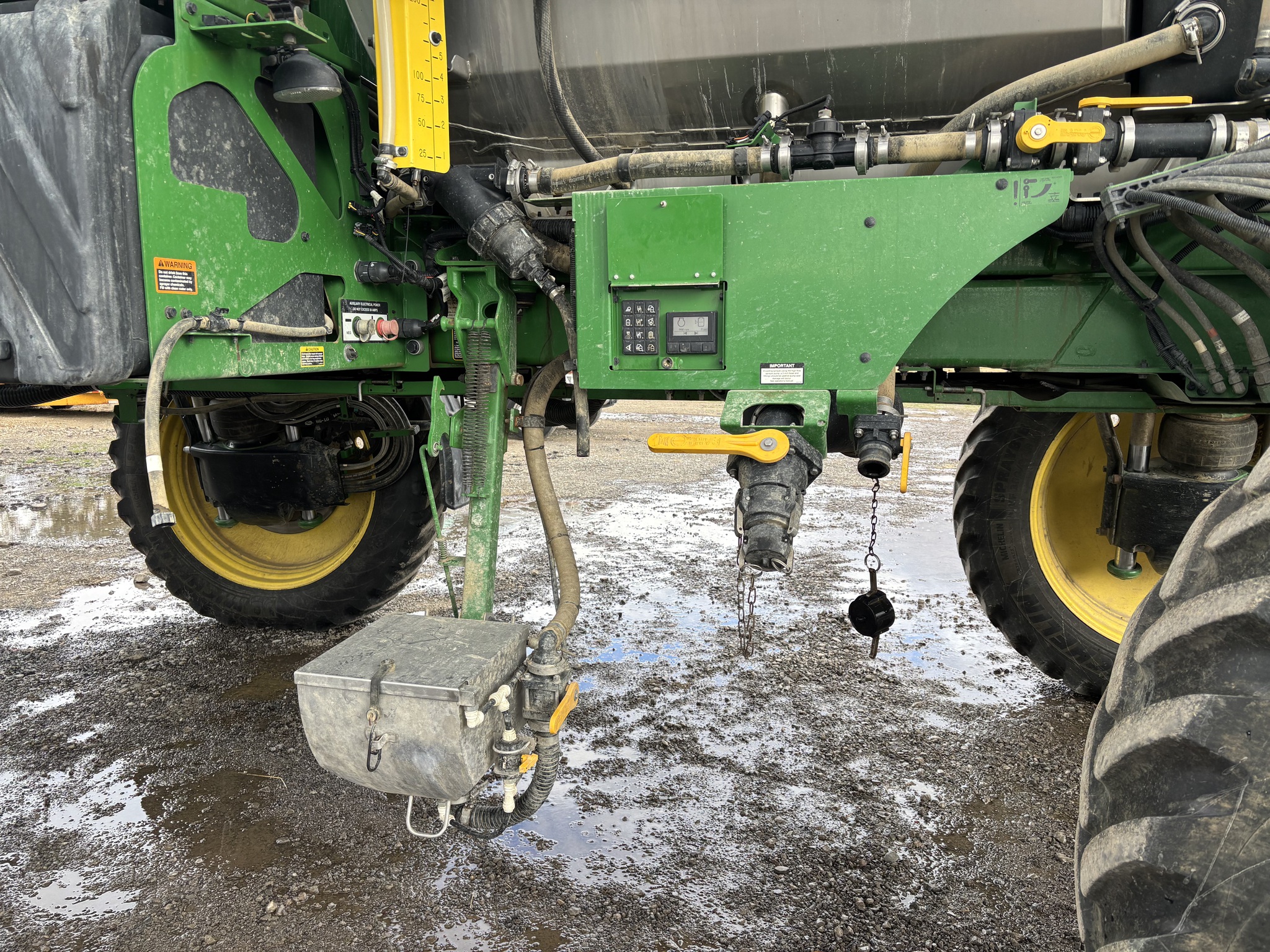 2021 John Deere R4038 Image 4