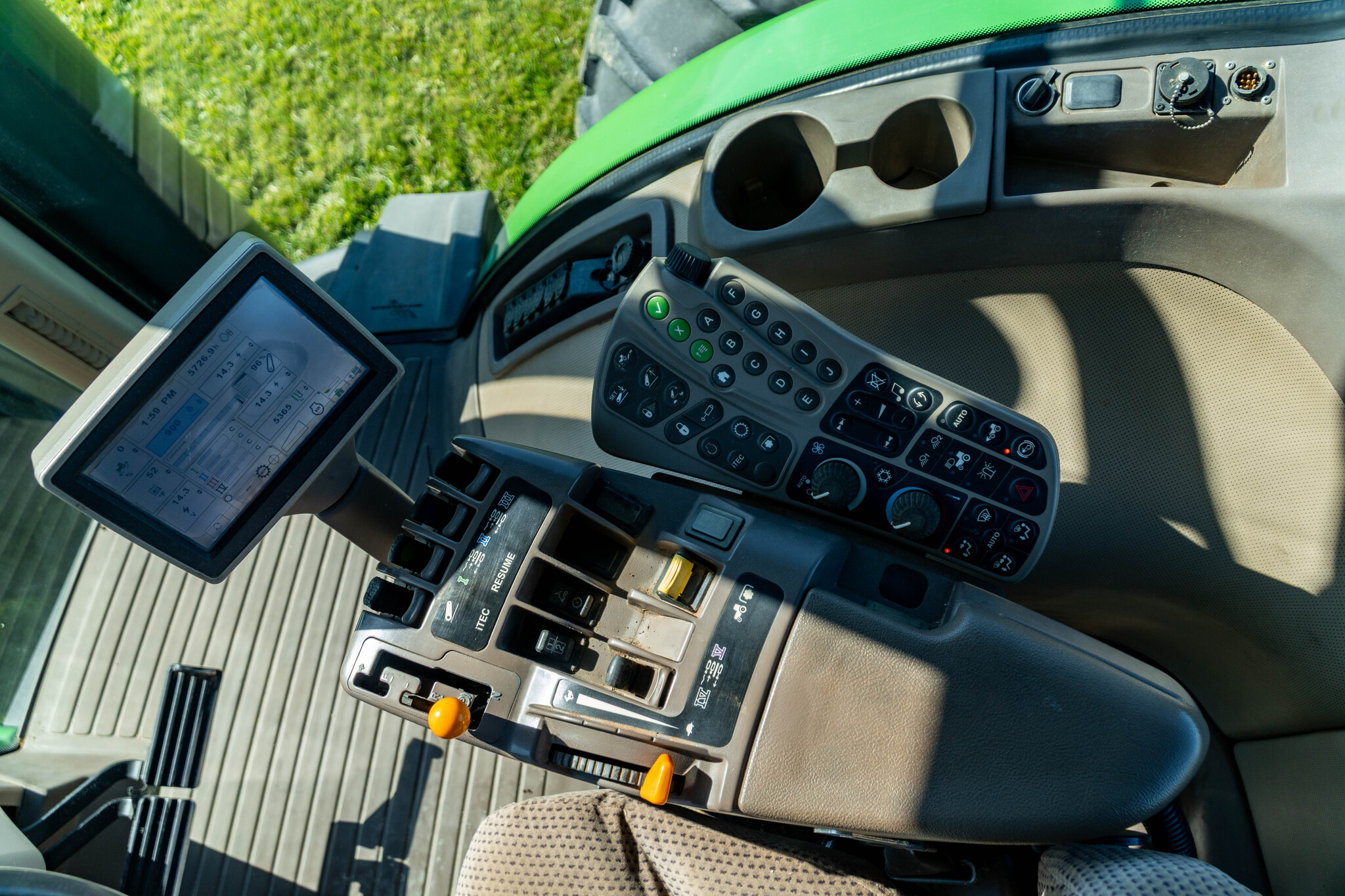 Used 2012 John Deere 8285R Row Crop Tractors at Koenig Equipment in Anna, OH - PhotoXL31