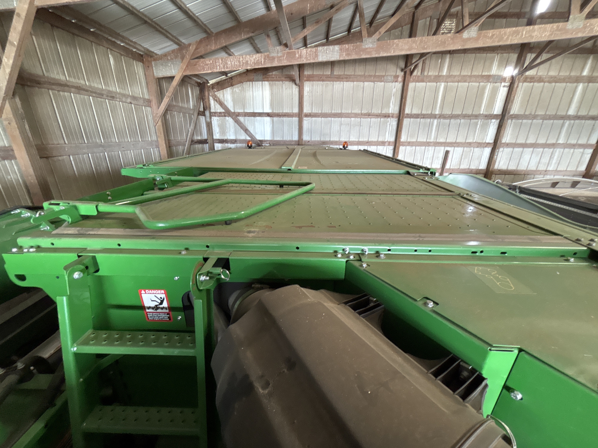 Used 2017 John Deere S680 Combines at Koenig Equipment in Oxford, OH - PhotoXL16