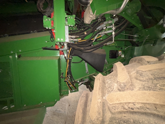 Used 2017 John Deere S680 Combines at Koenig Equipment in Oxford, OH - Photo37