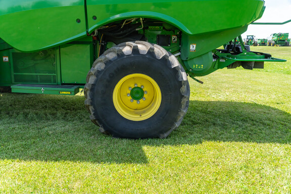 Used 2017 John Deere S680 Combines at Koenig Equipment in Anna, OH - Photo9