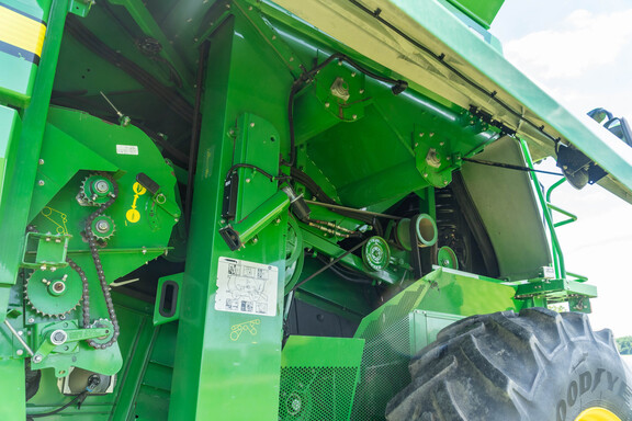 Used 2017 John Deere S680 Combines at Koenig Equipment in Anna, OH - Photo17