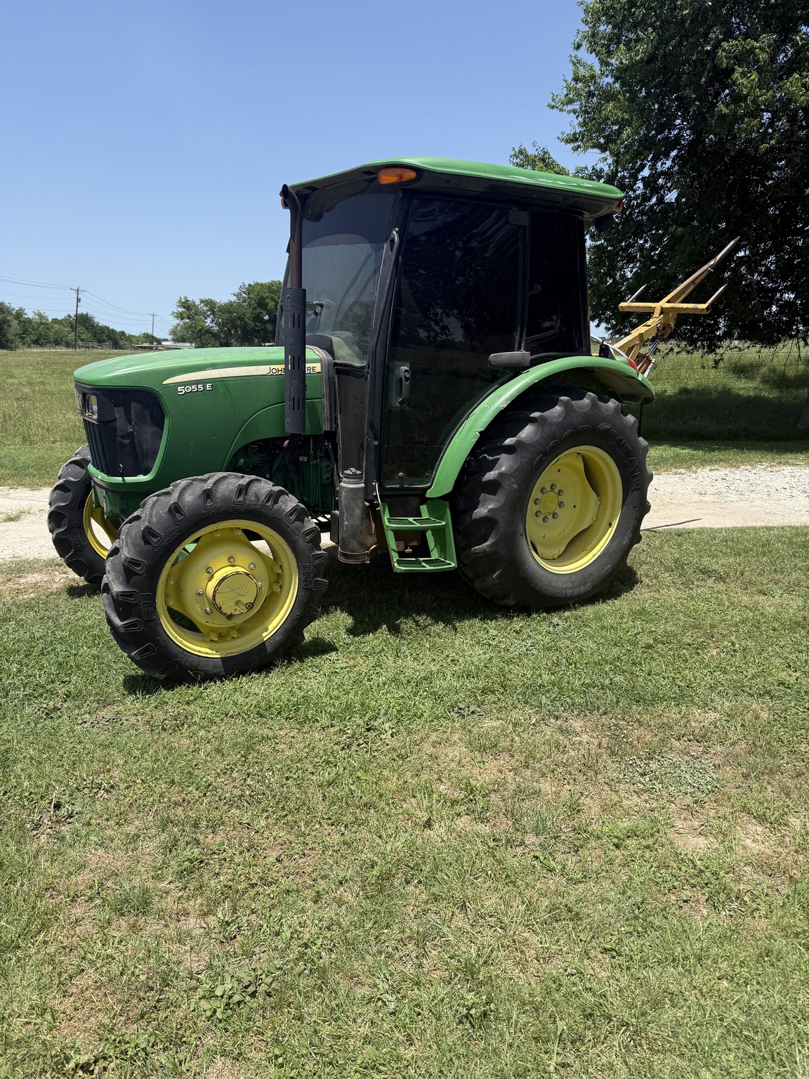 2014 John Deere 5055E Image 1