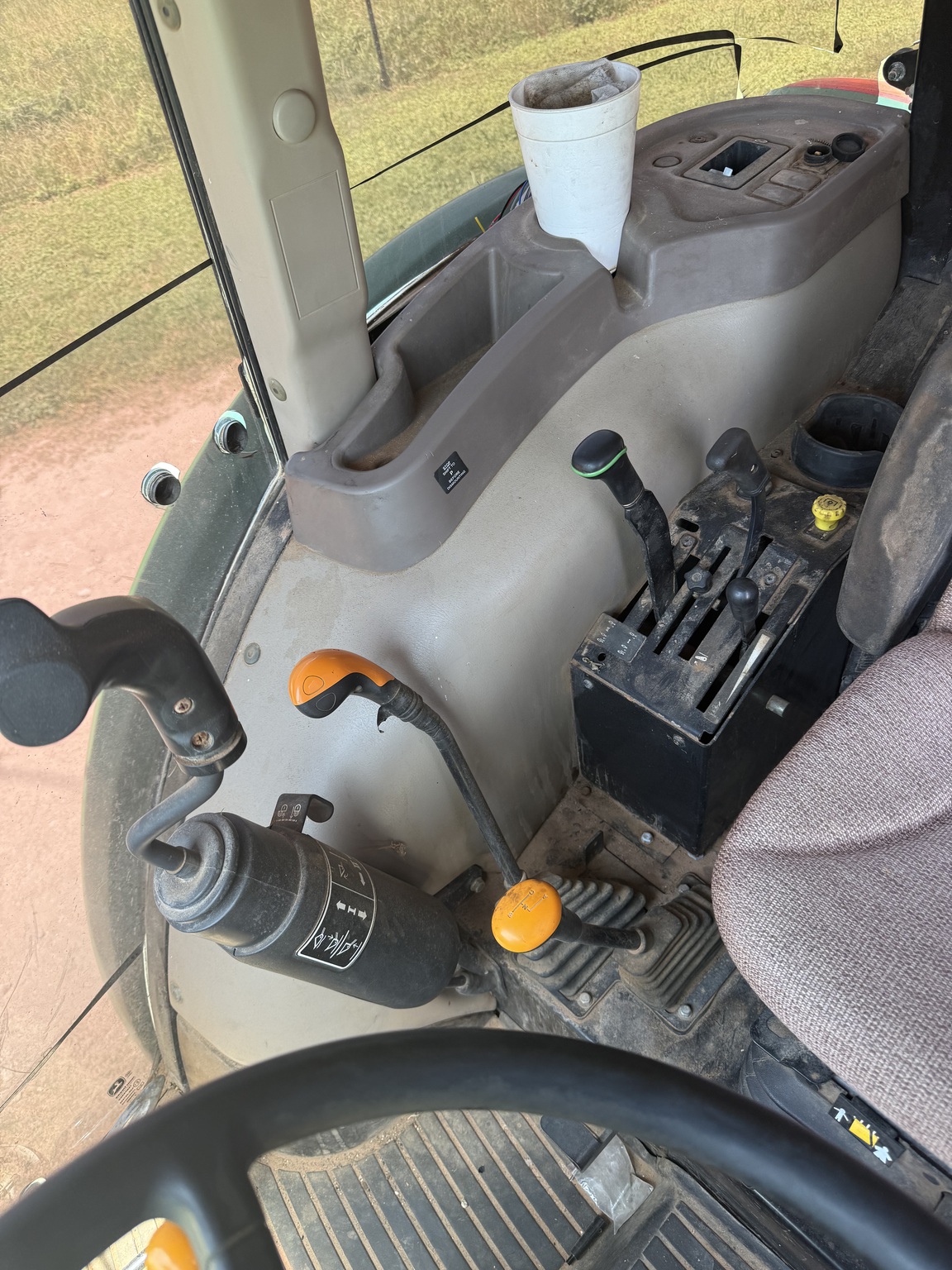 2014 John Deere 5055E Image 10