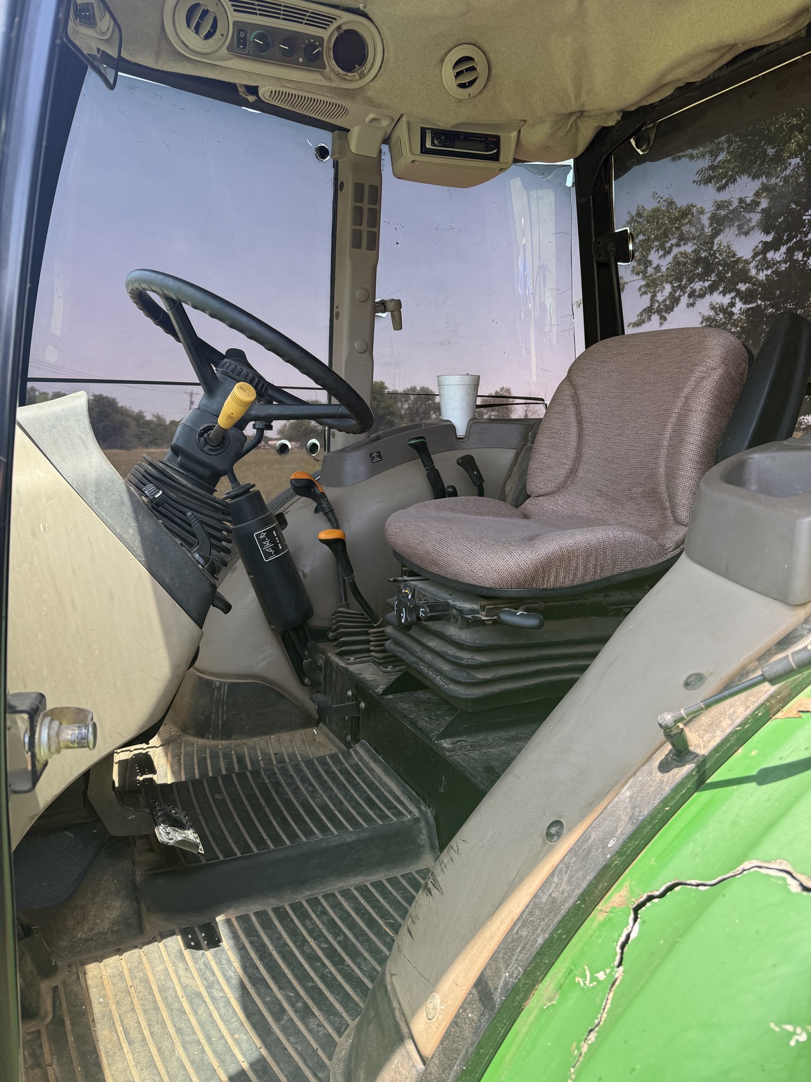 2014 John Deere 5055E Image 9