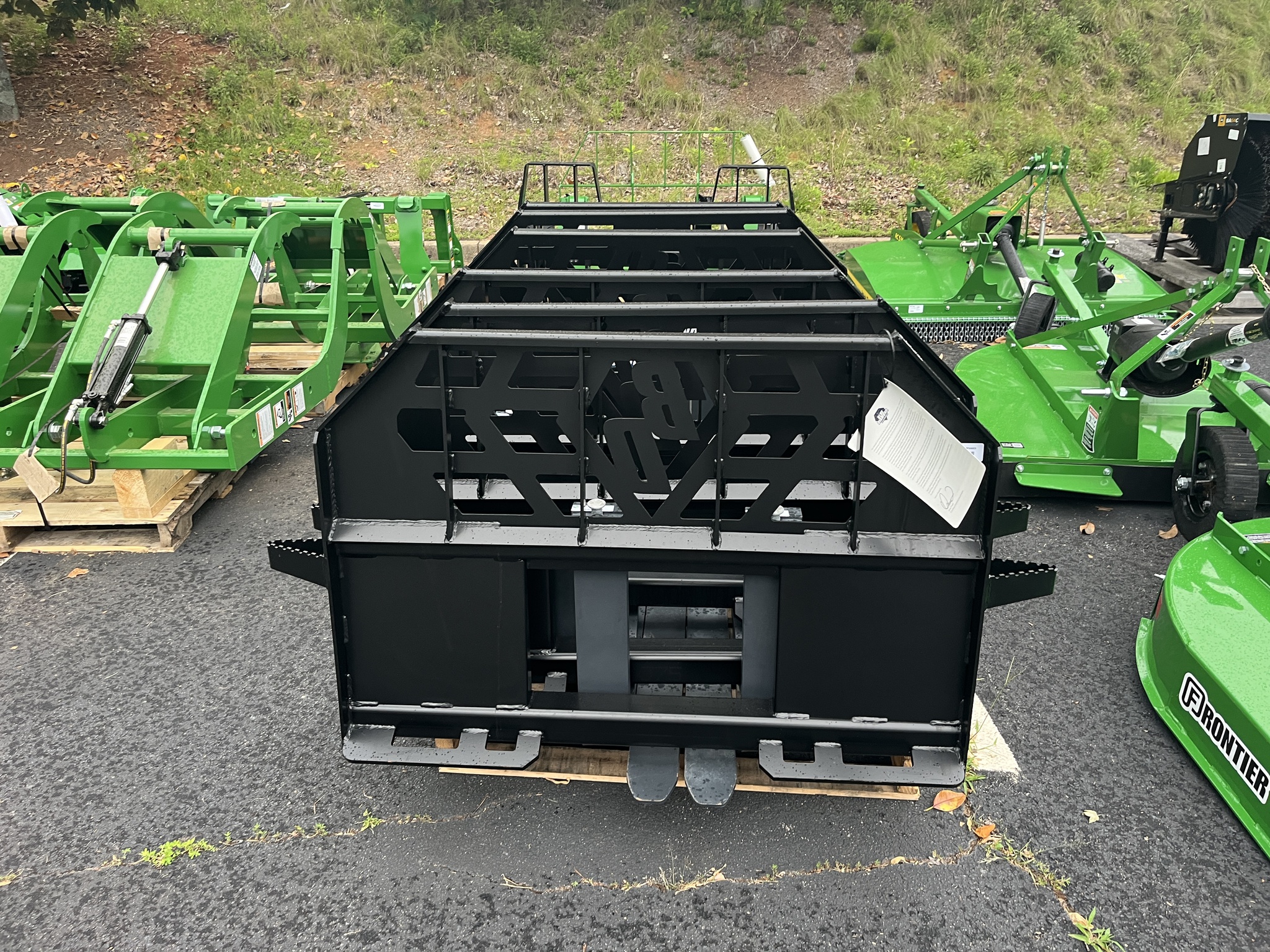 2025 Blue Diamond PALLET FORKS Image 1
