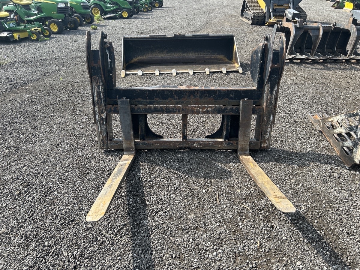 2018 John Deere 333G Image 9