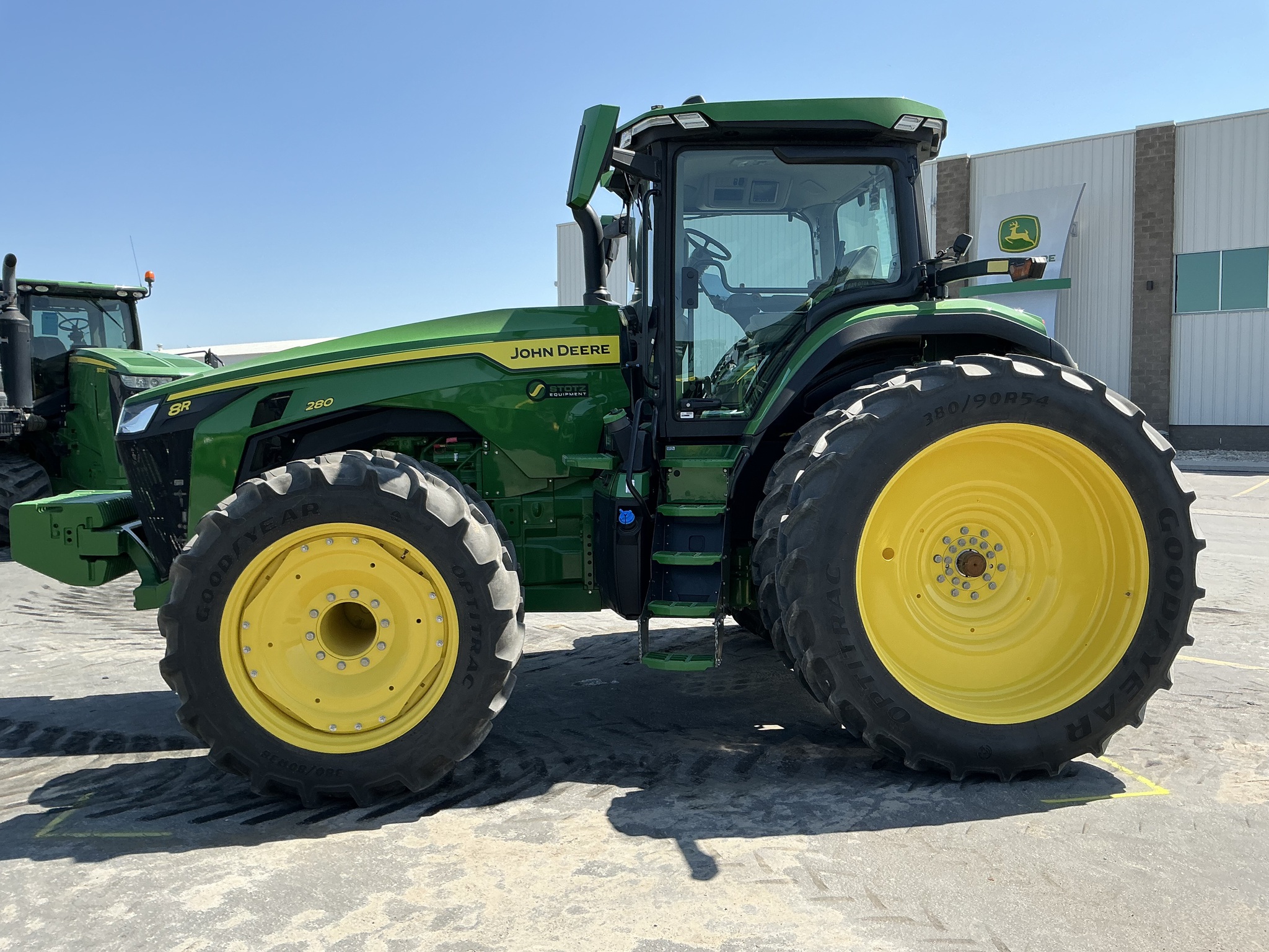 2023 John Deere 8R 280 Image 2
