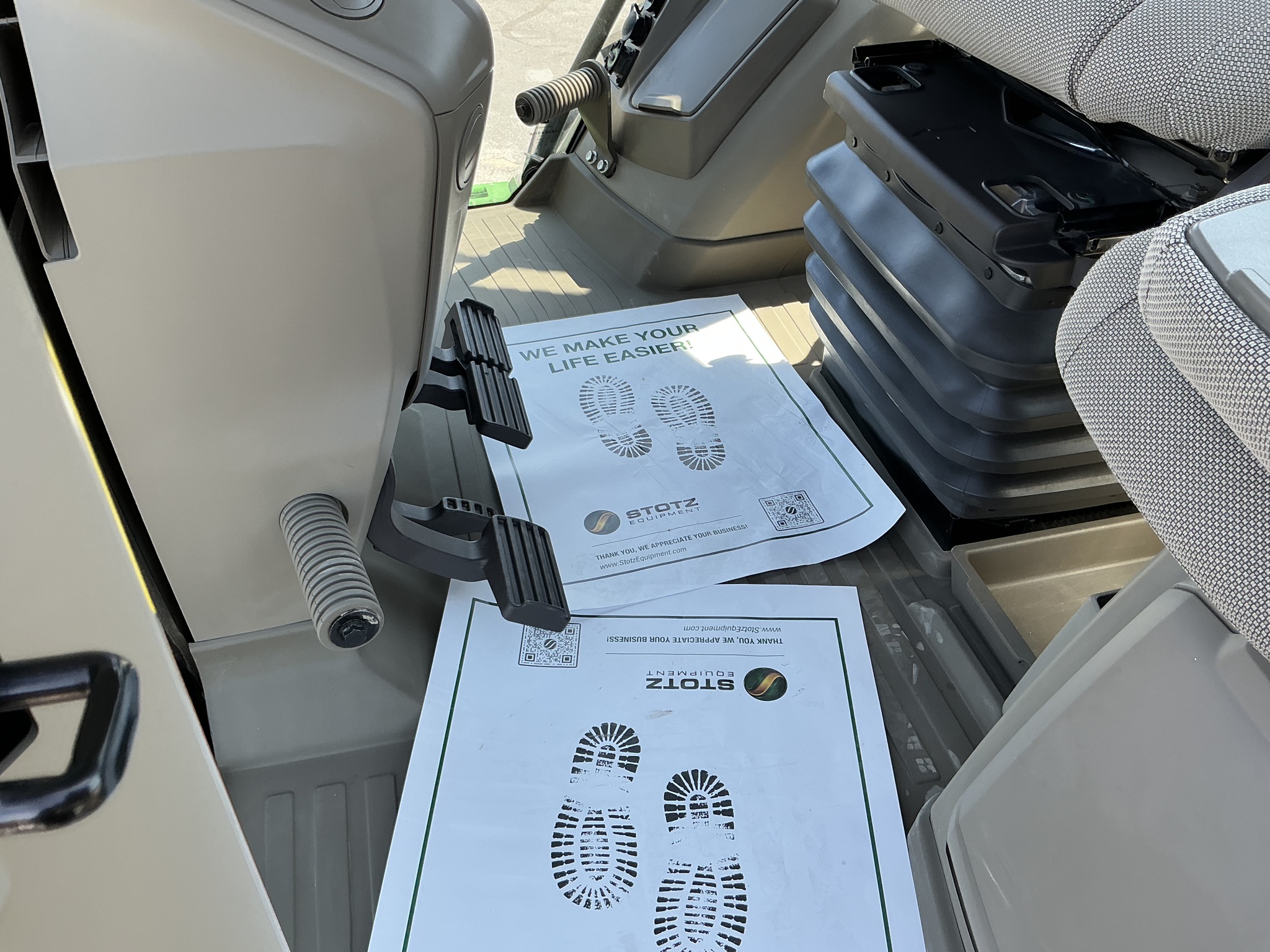 2023 John Deere 8R 280 Image 16