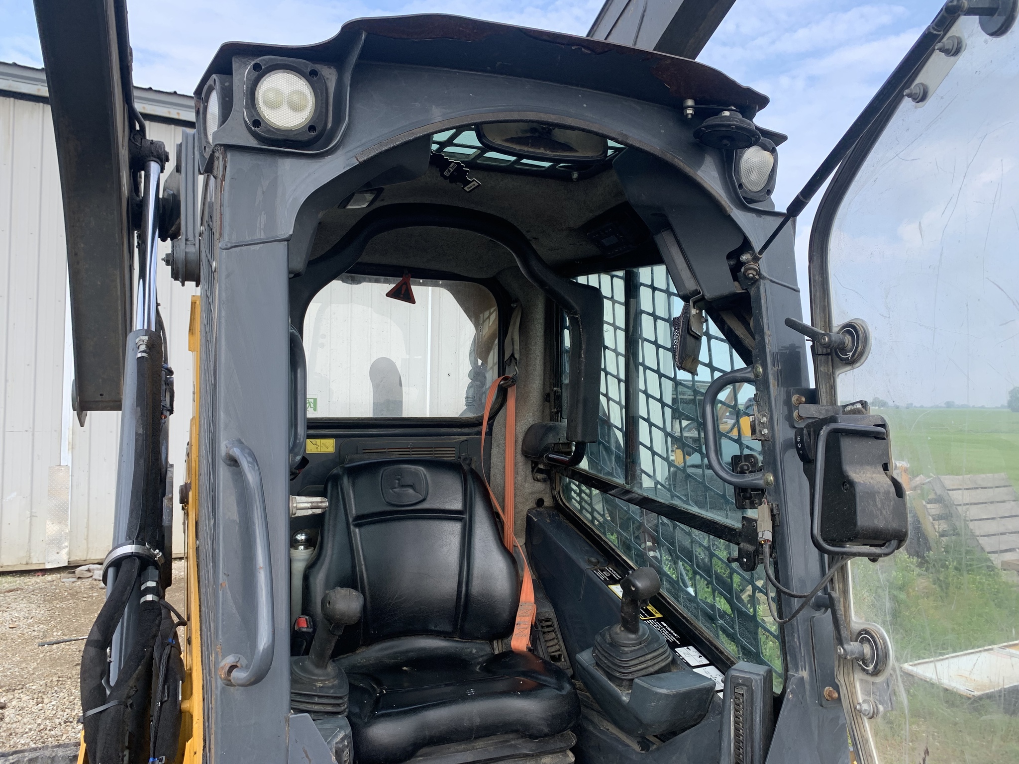 2018 John Deere 333G Image 3