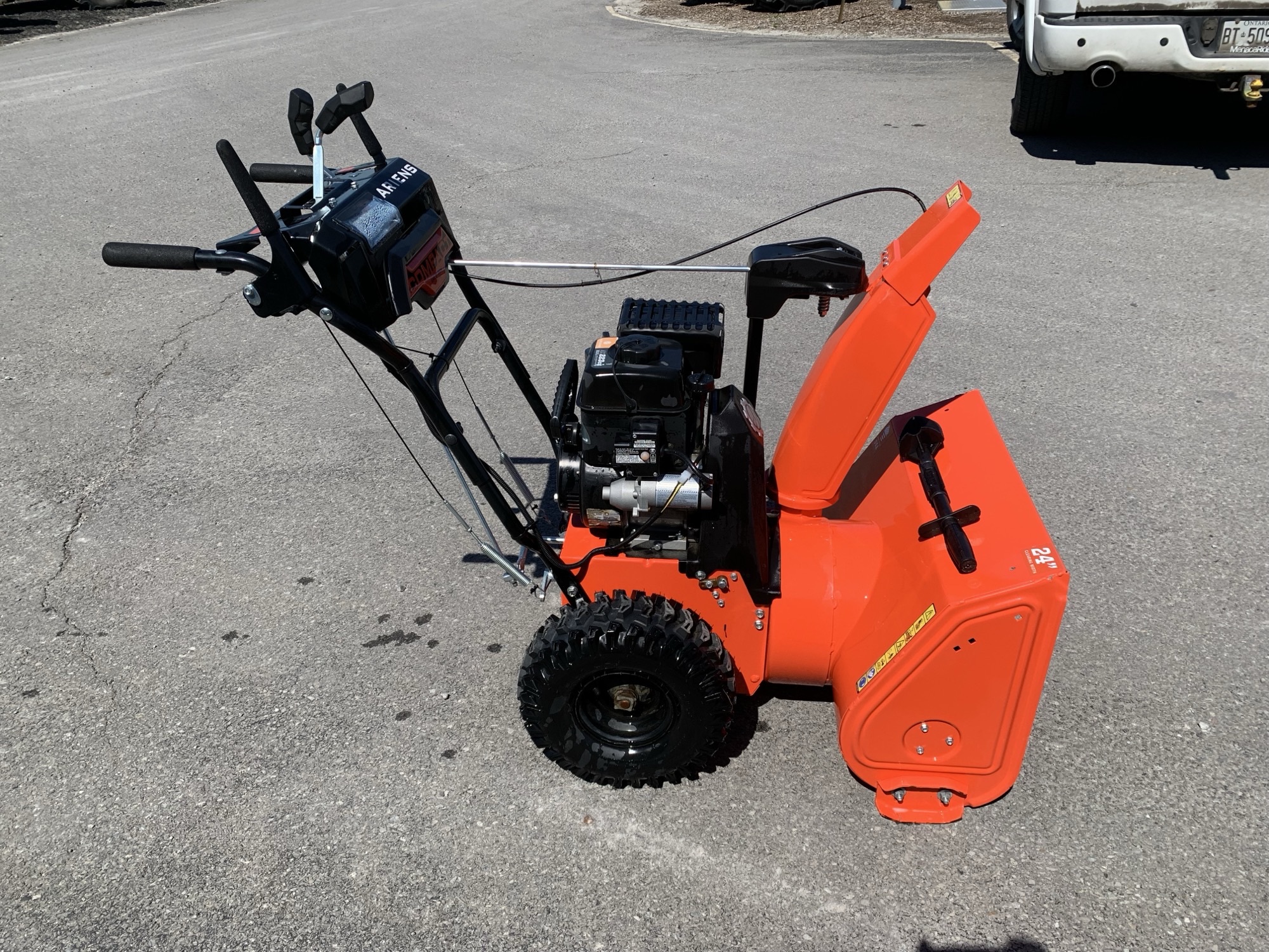 2023 Ariens ST24DLE Compact Image 5