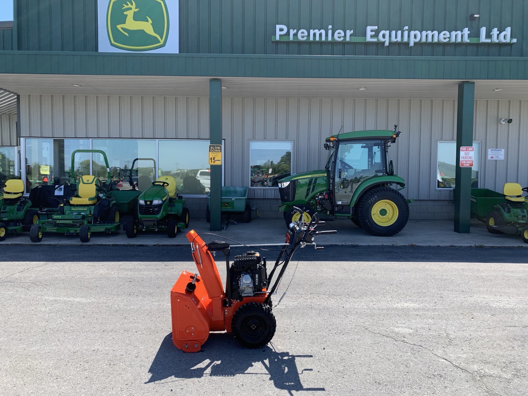 2023 Ariens ST24DLE Compact Image 1