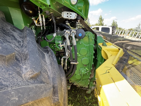 Used 2018 John Deere 8500 Self Propelled Forage Harvesters at Horizon Ag & Turf in Lloydminster, AB - Photo17