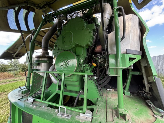 Used 2018 John Deere 8500 Self Propelled Forage Harvesters at Horizon Ag & Turf in Lloydminster, AB - Photo6