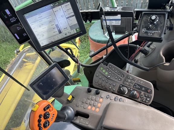 Used 2018 John Deere 8500 Self Propelled Forage Harvesters at Horizon Ag & Turf in Lloydminster, AB - Photo30