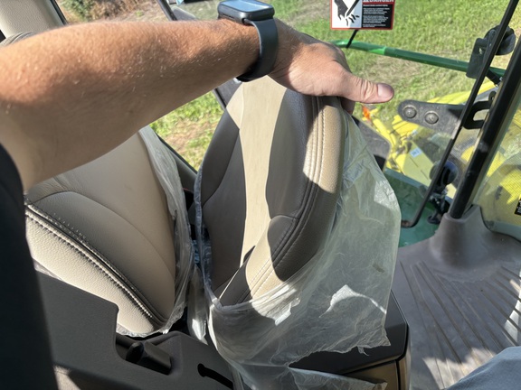 Used 2018 John Deere 8500 Self Propelled Forage Harvesters at Horizon Ag & Turf in Lloydminster, AB - Photo36