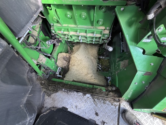 Used 2018 John Deere 8500 Self Propelled Forage Harvesters at Horizon Ag & Turf in Lloydminster, AB - Photo12