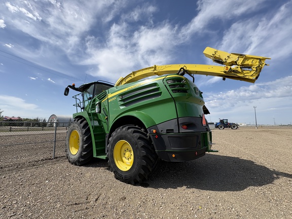 Used 2018 John Deere 8500 Self Propelled Forage Harvesters at Horizon Ag & Turf in Lloydminster, AB - Photo2