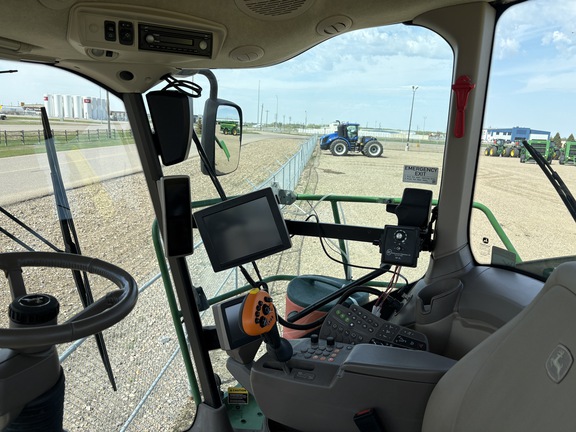 Used 2018 John Deere 8500 Self Propelled Forage Harvesters at Horizon Ag & Turf in Lloydminster, AB - Photo6