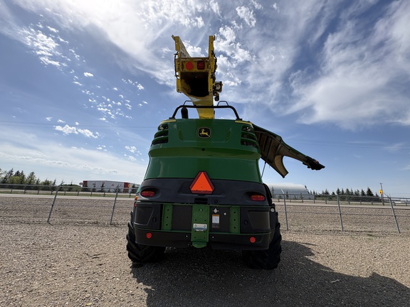 Used 2018 John Deere 8500 Self Propelled Forage Harvesters at Horizon Ag & Turf in Lloydminster, AB - Photo4