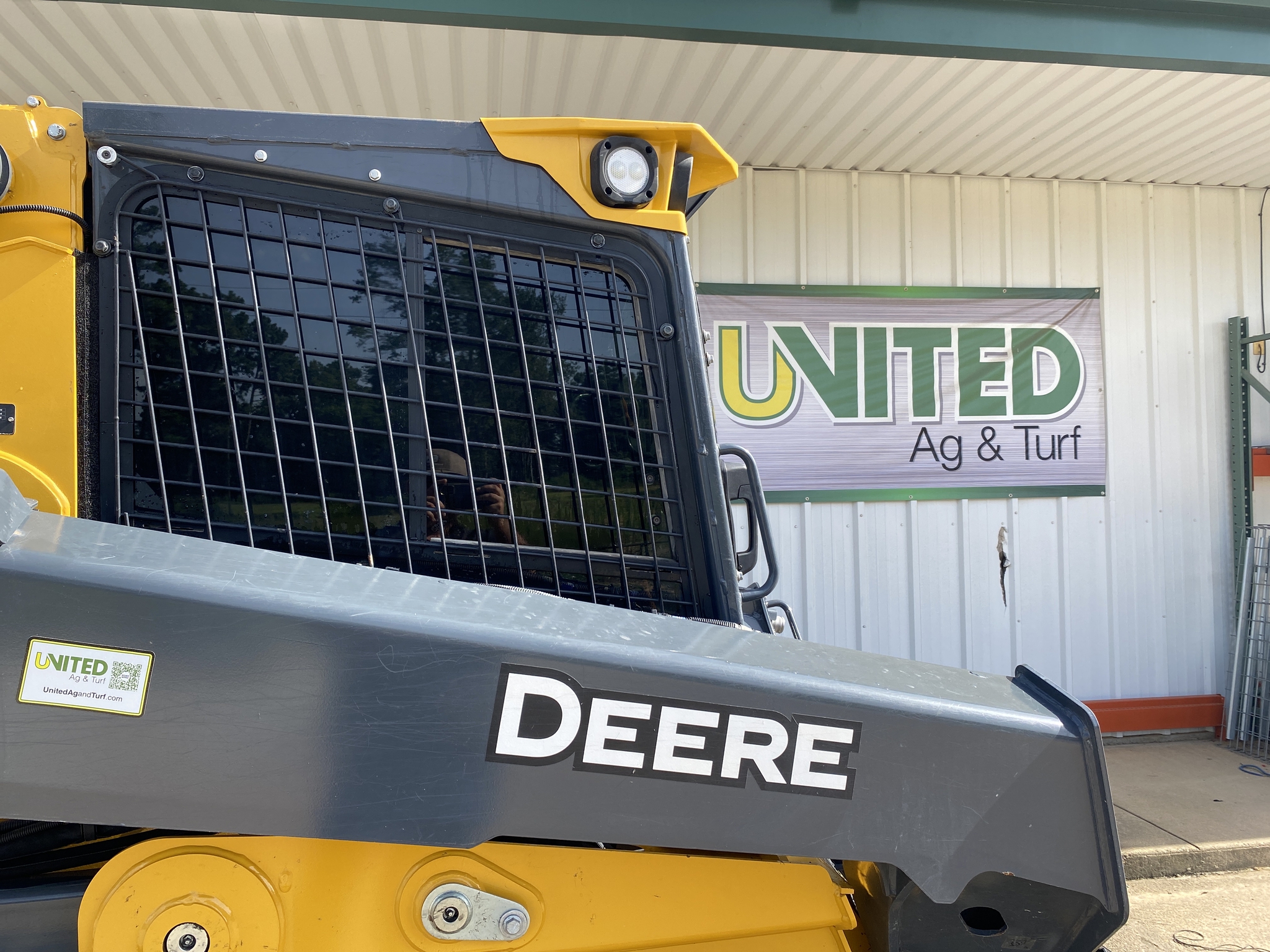2024 John Deere 335 P Image 7