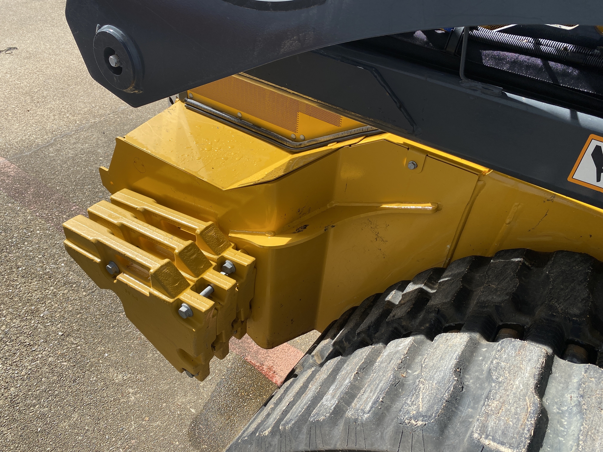 2024 John Deere 335 P Image 18