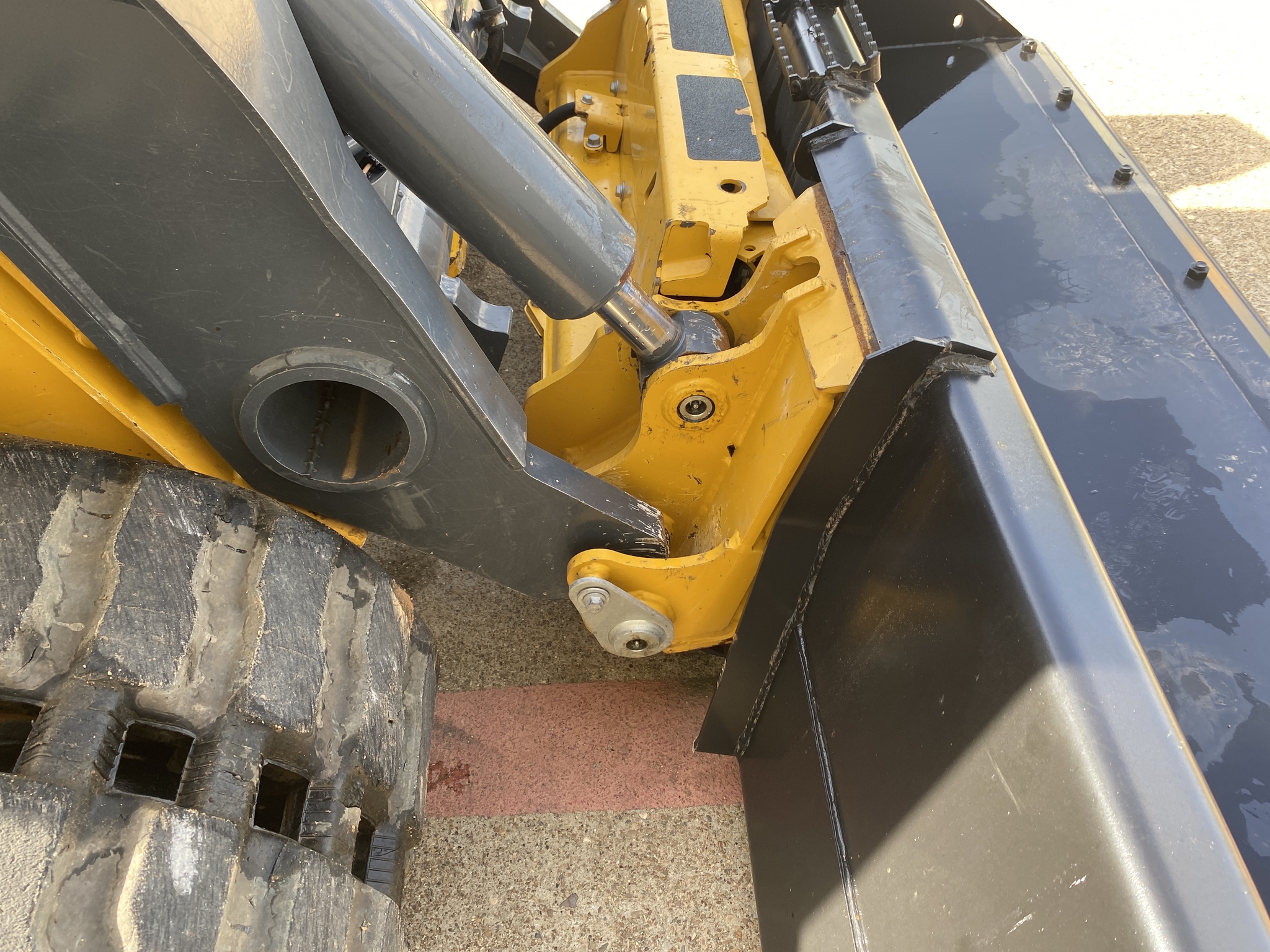 2024 John Deere 335 P Image 29