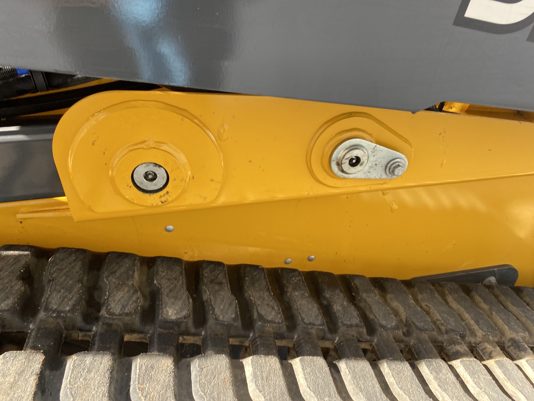 2024 John Deere 335 P Image 38