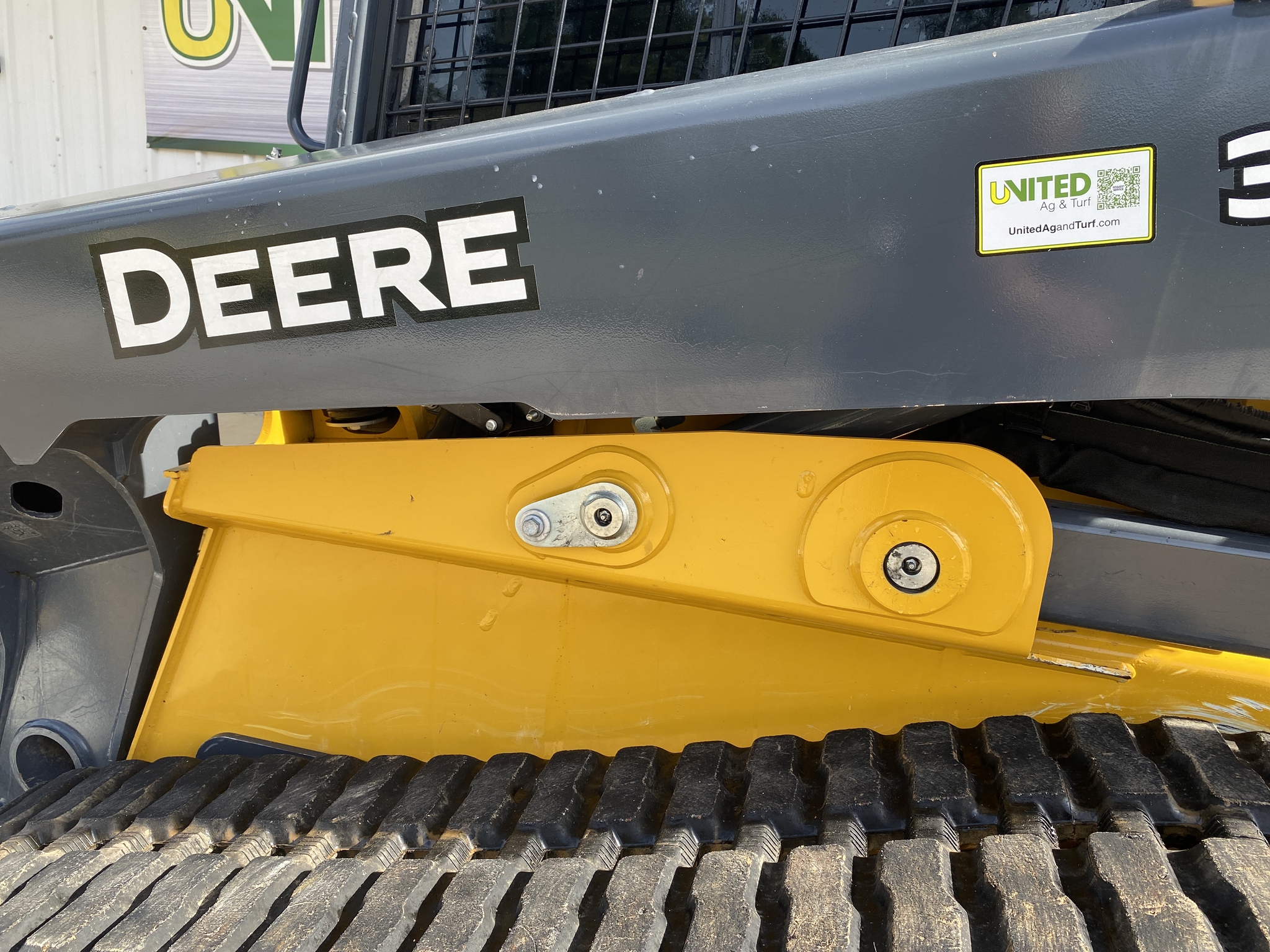 2024 John Deere 335 P Image 9