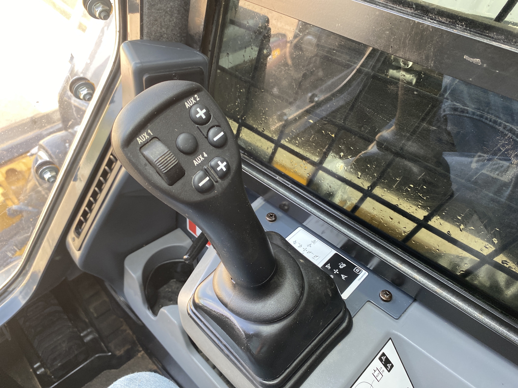 2024 John Deere 335 P Image 28