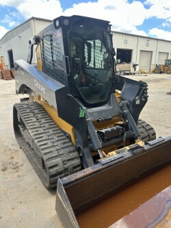 Photo of a 2024 John Deere 333G