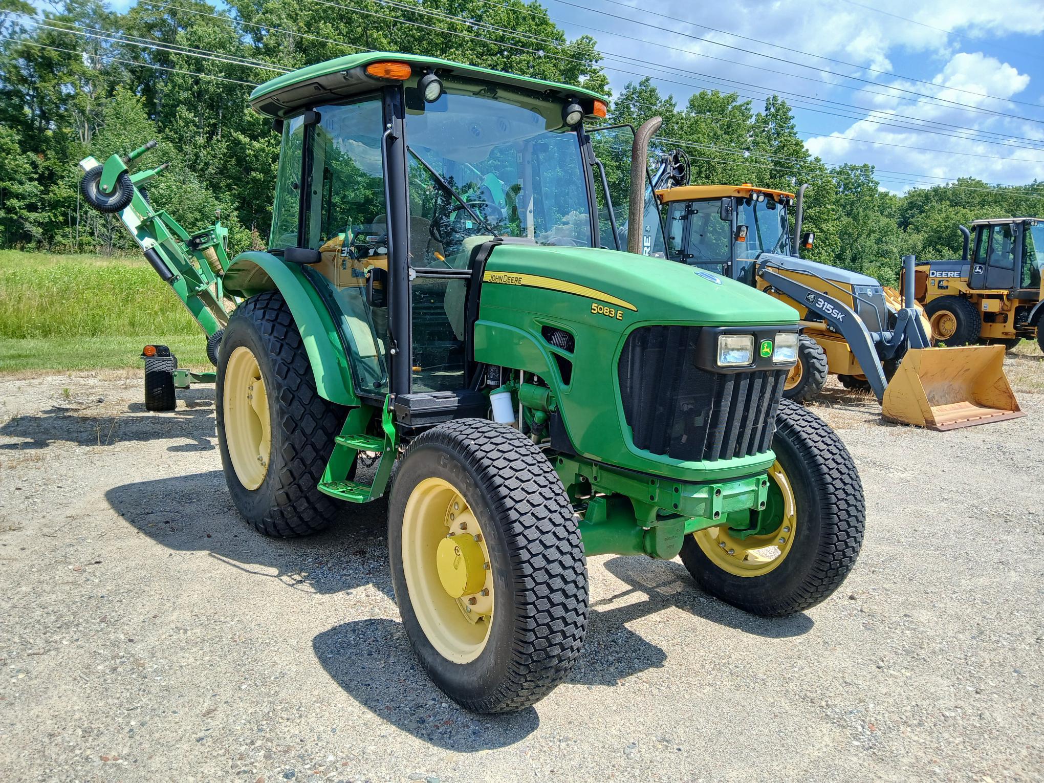 2013 John Deere 5083E