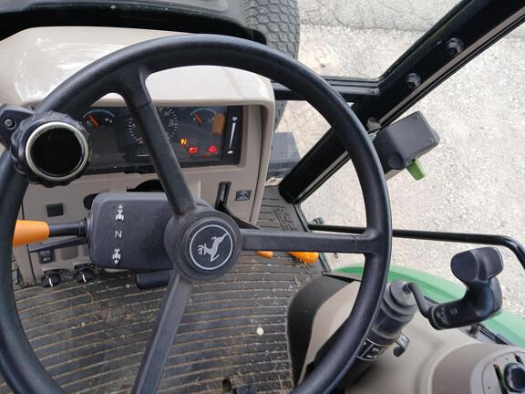 Photo of 2013 John Deere 5083E