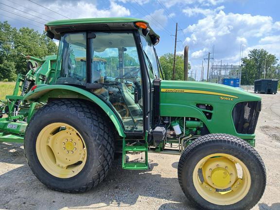 Photo of 2013 John Deere 5083E