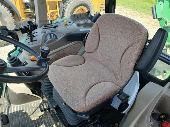 Photo of 2013 John Deere 5083E
