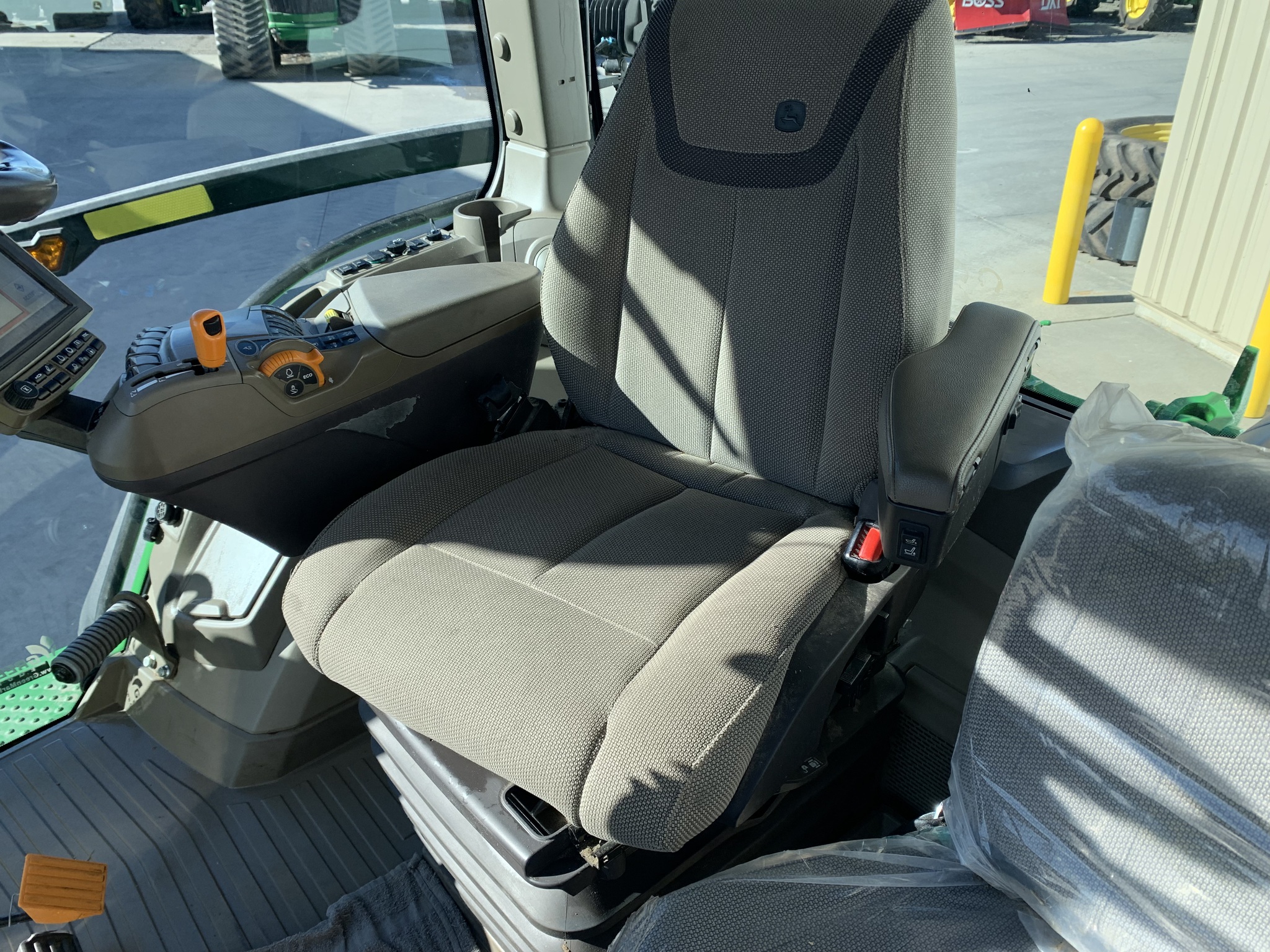 2023 John Deere 8R 310 Image 9