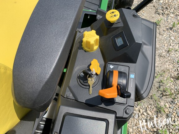 Photo of 2025 John Deere Z320R