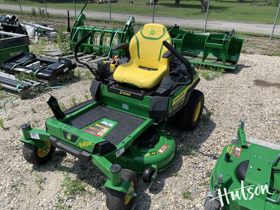 Photo of 2025 John Deere Z320R