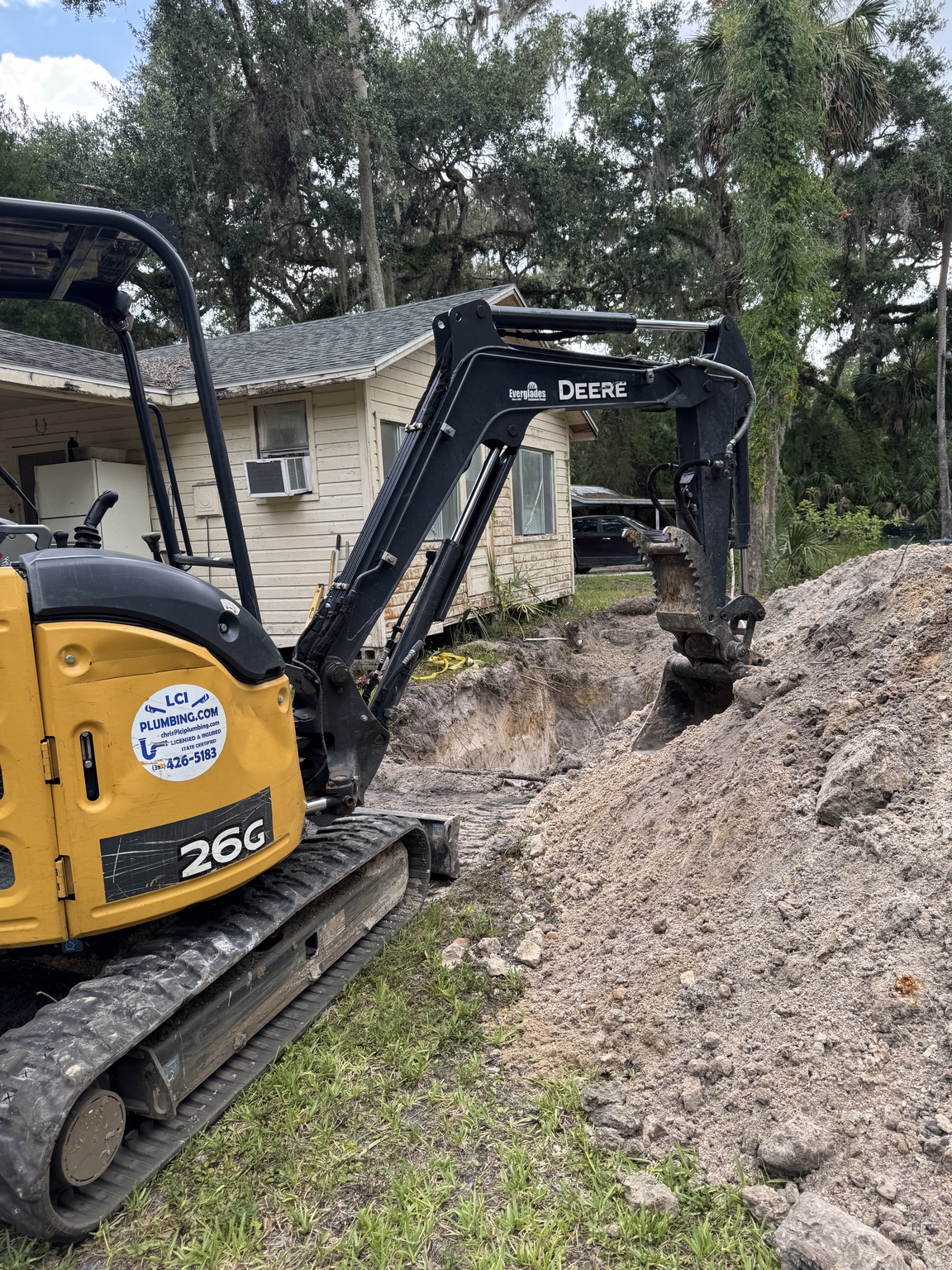 2020 John Deere 26G Image 2