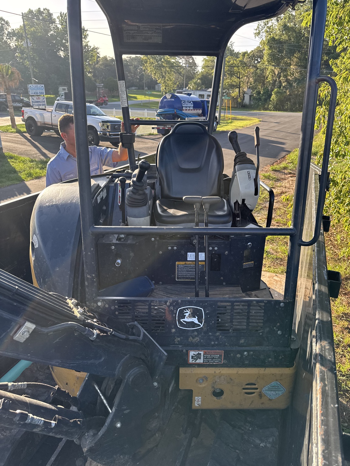 2020 John Deere 26G Image 7