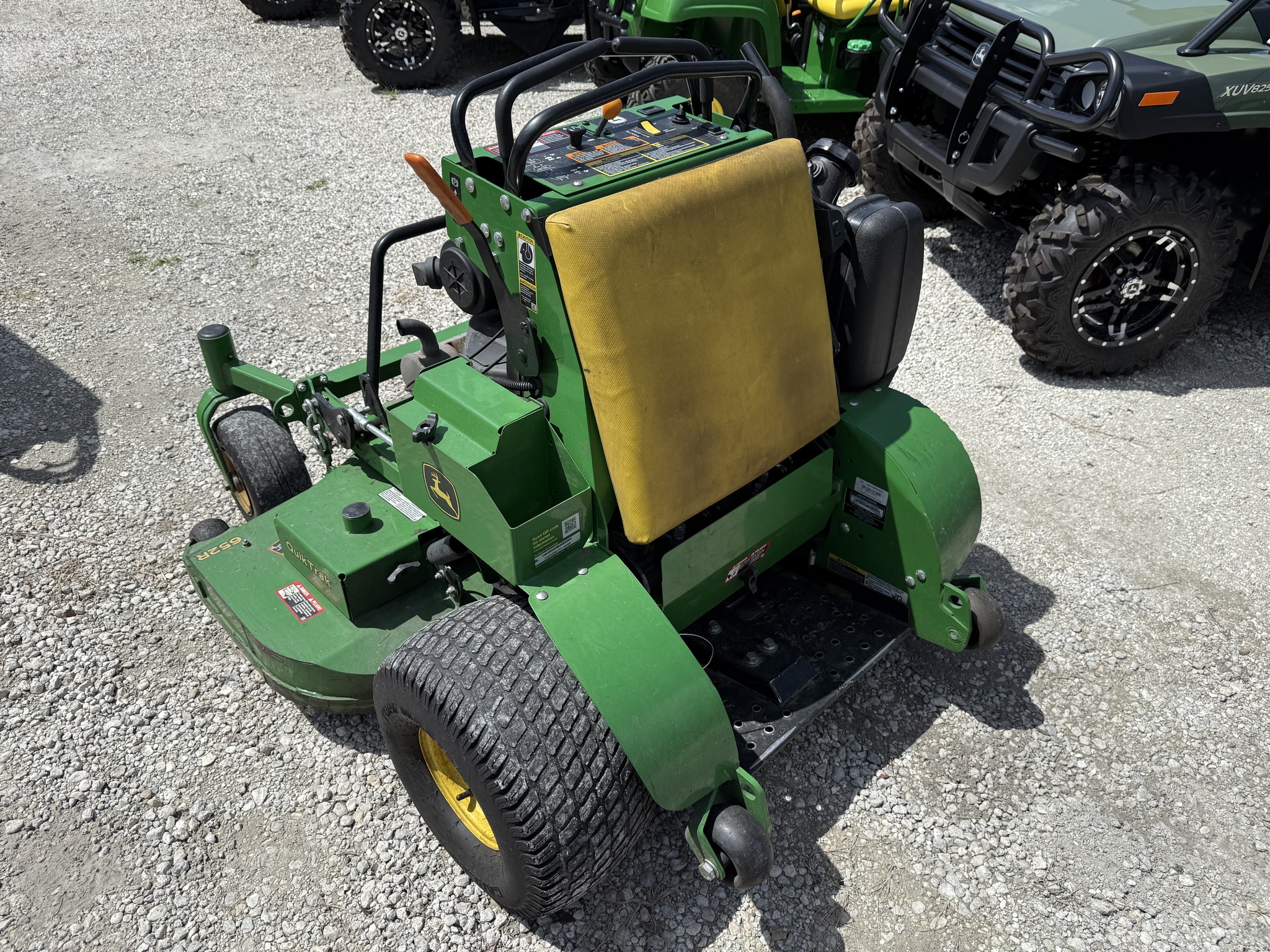 2023 John Deere 652R Image 2