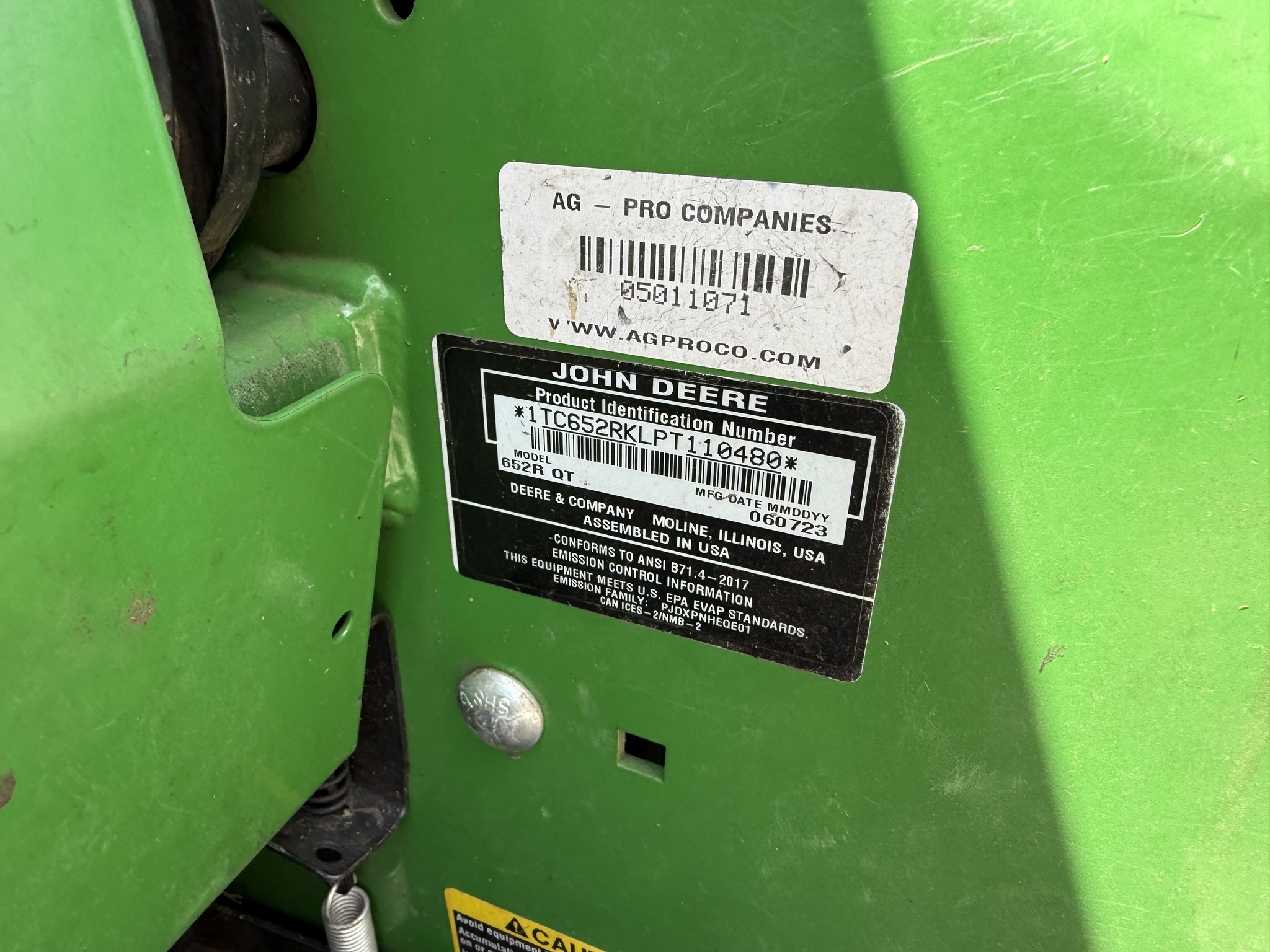 2023 John Deere 652R Image 6