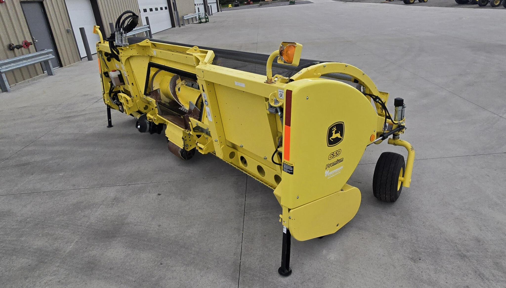 2022 John Deere 659 Image 3