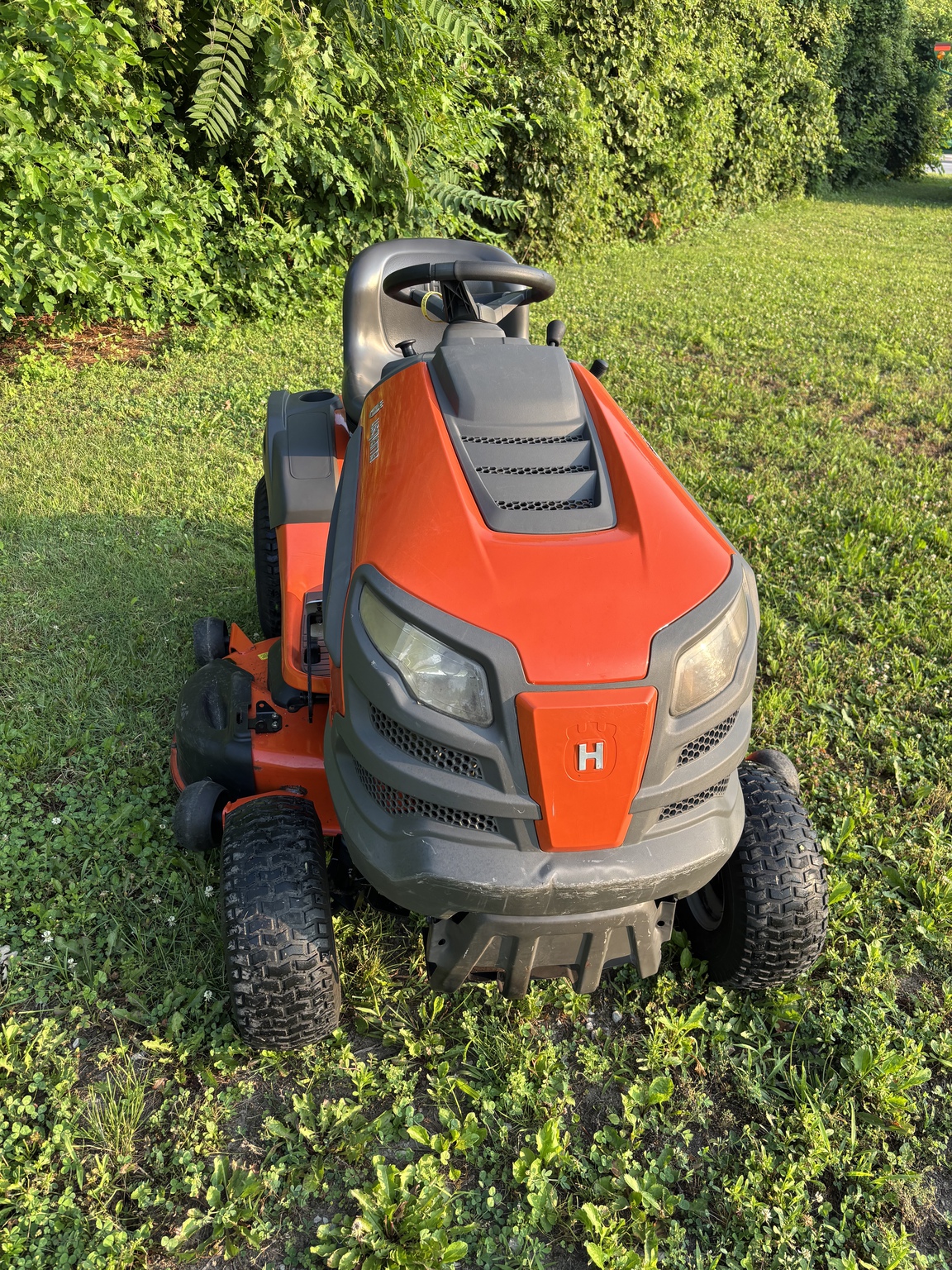 Husqvarna YTH2242 Image 3