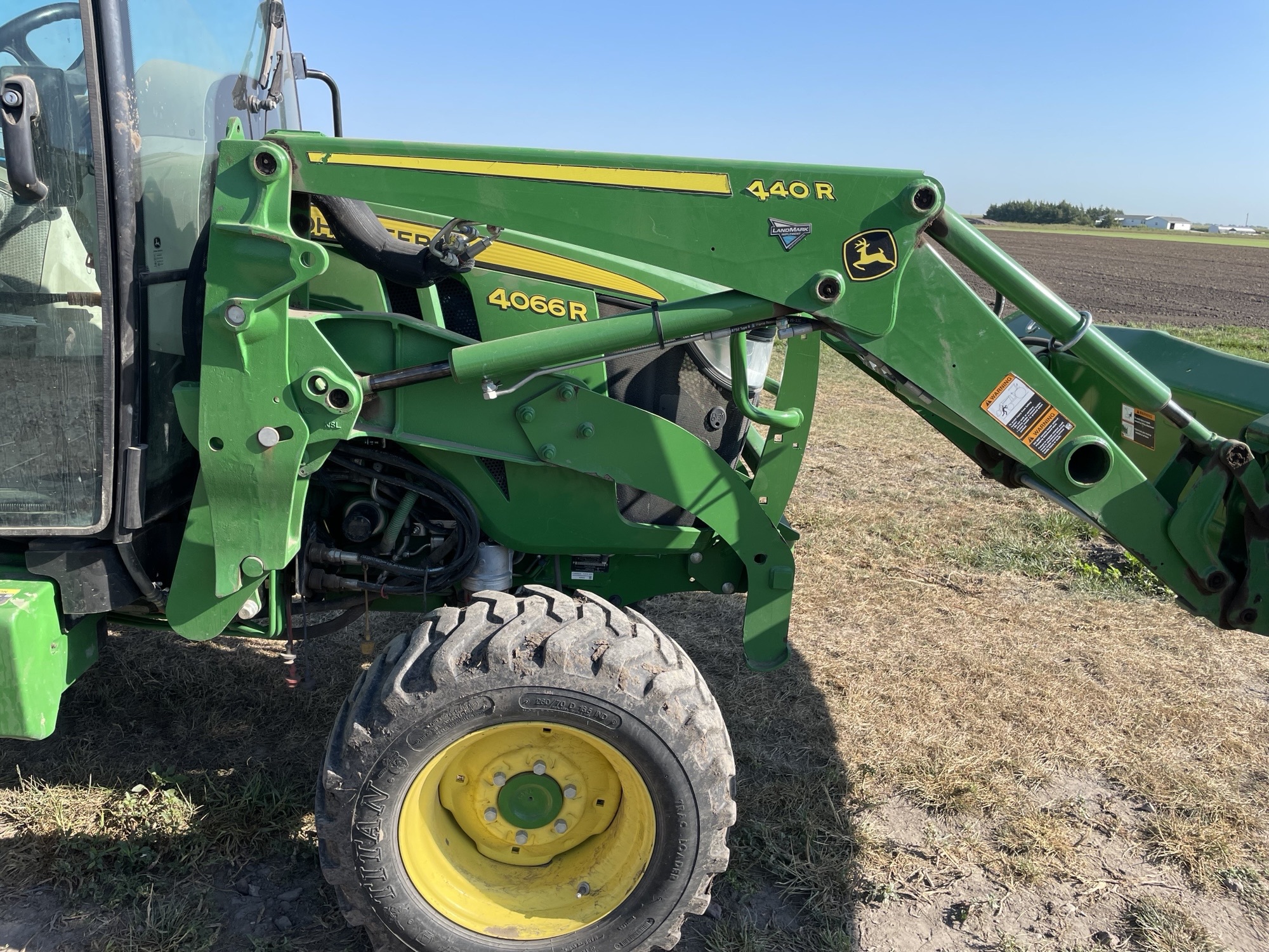 2018 John Deere 4066R Image 2