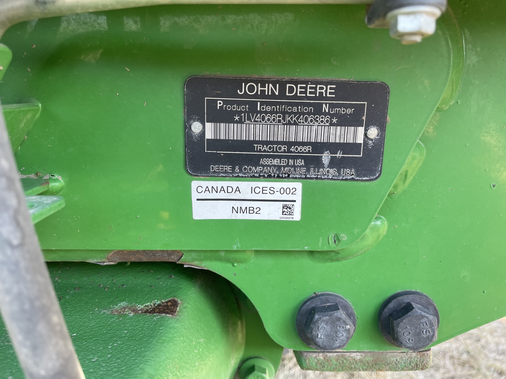 2018 John Deere 4066R Image 8