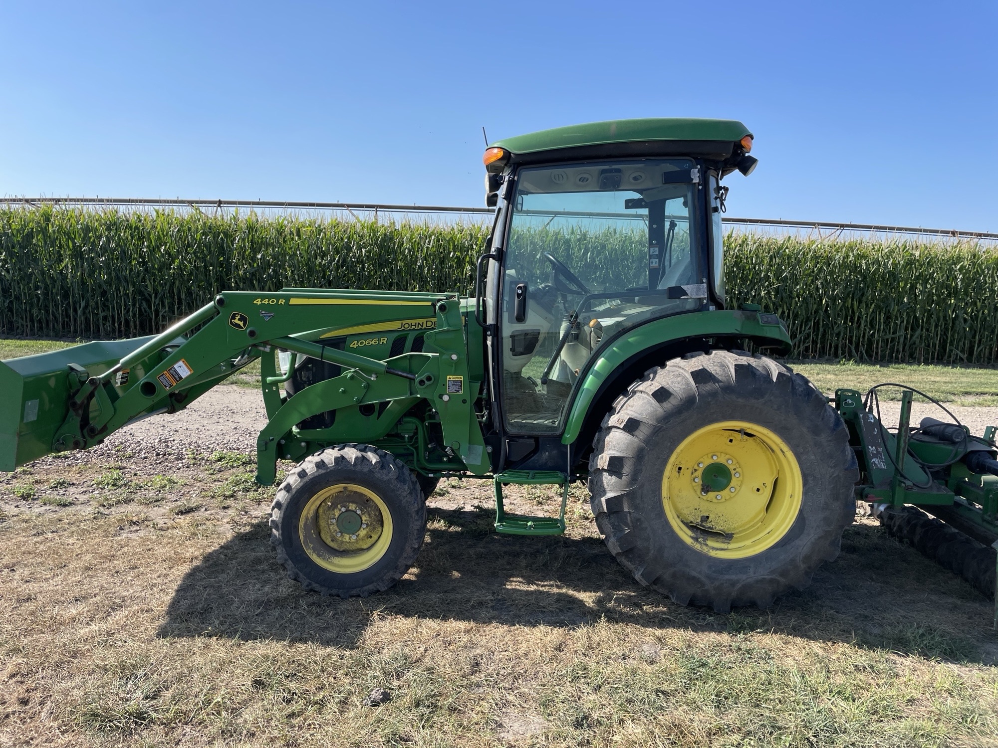 2018 John Deere 4066R Image 5